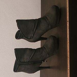 2LipsToo High Heel Boots